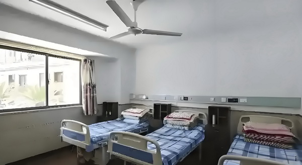 专科如何落户深圳_偶遇何猷君穿两年前的增高鞋，奚梦瑶外八严重 奚重球土和从、增高鞋